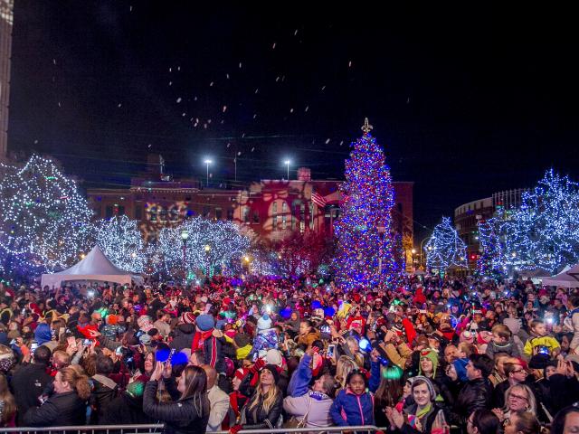 Light Up Louisville Kicks Off Holiday Season In Bourbon City
